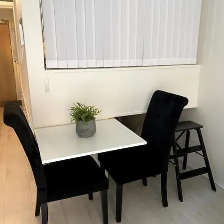 Koselig Og Sentralt Midt I Fargegaten * 斯塔万格